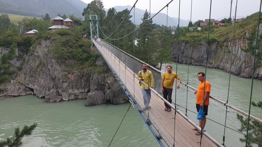 На мосту к острову Патмос в Чемале