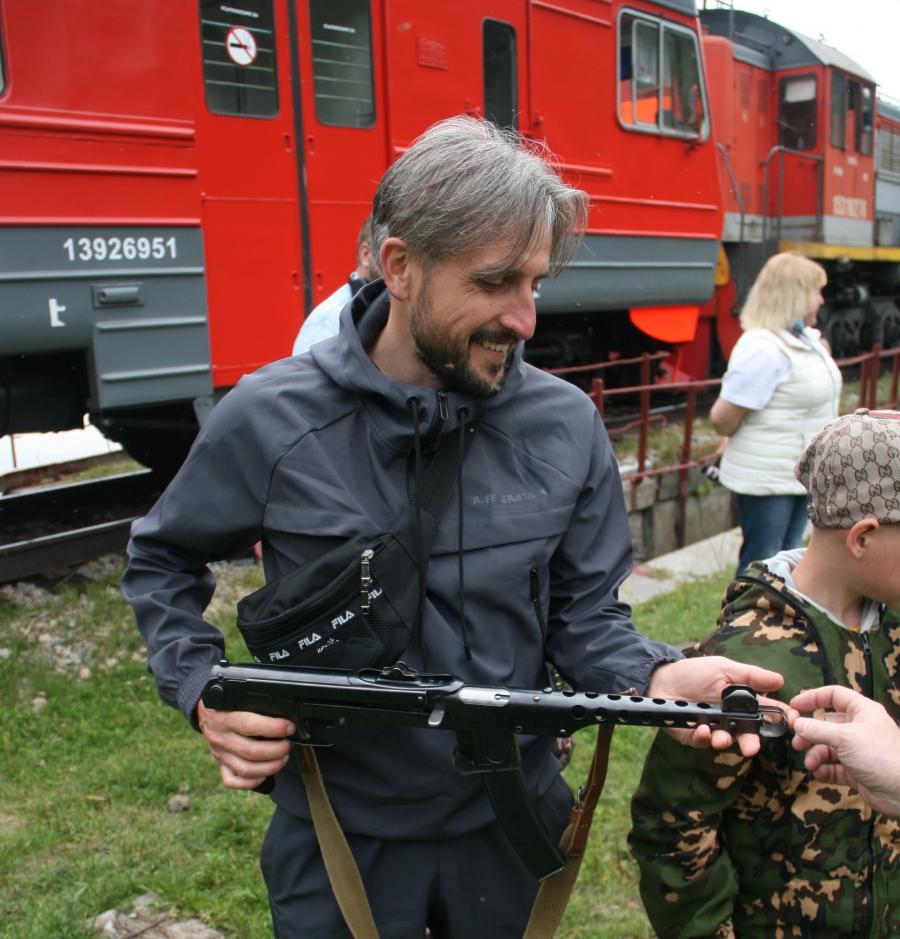 В Иркутске мы отправили снаряжение. Миша, Илья и Дима решили прокатиться на поезде
