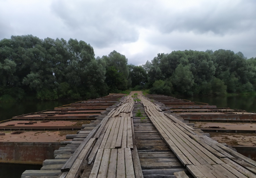 Понтонный мост на окраине Славгорода. Конечная точка нашего маршрута.