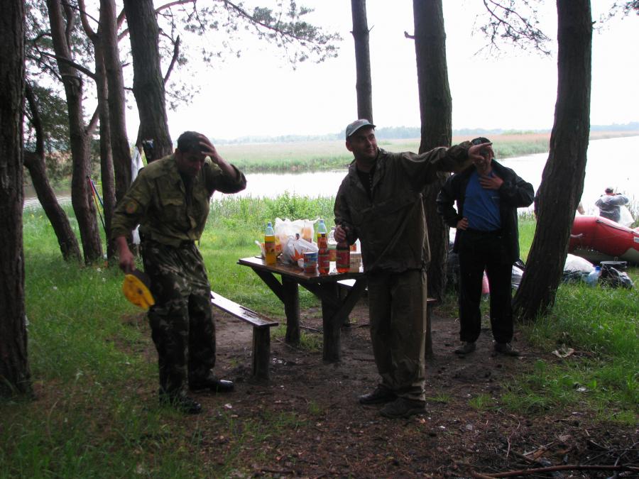 Ты чё, малой, мы уже давно затарились в ней вооон там