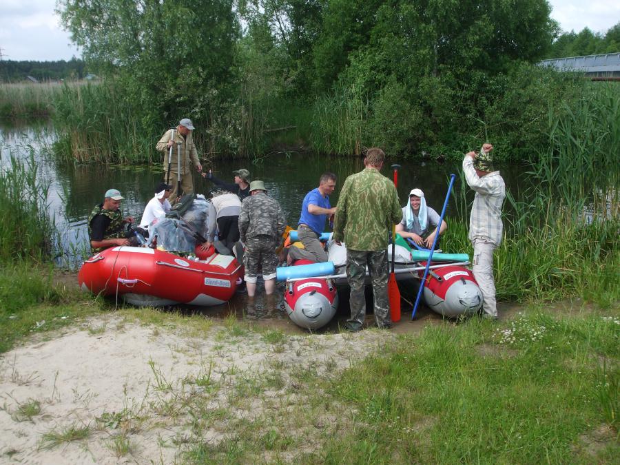 Краткая остановка на обед. И здесь мы тоже словили автолавку. Чудеса...