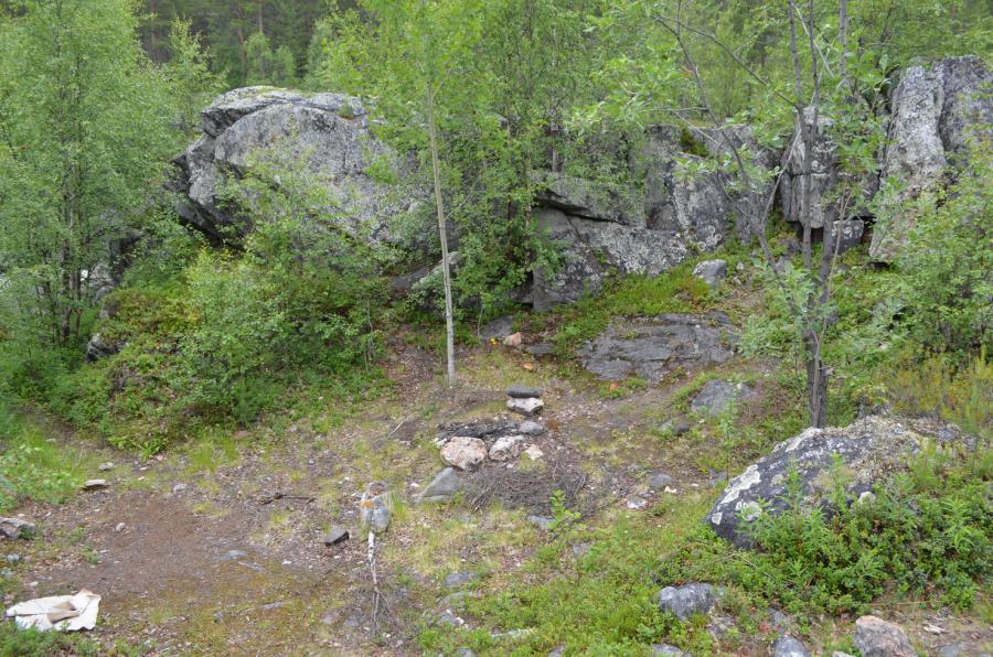 Укромное место для стоянки непосредственно на пороге 
