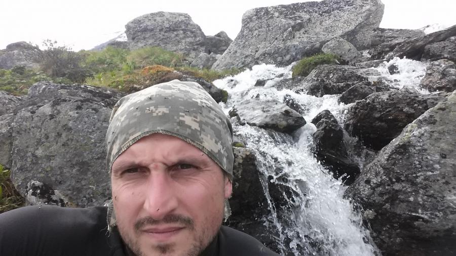 У ручья, вытекающего из озера Грубепендиты