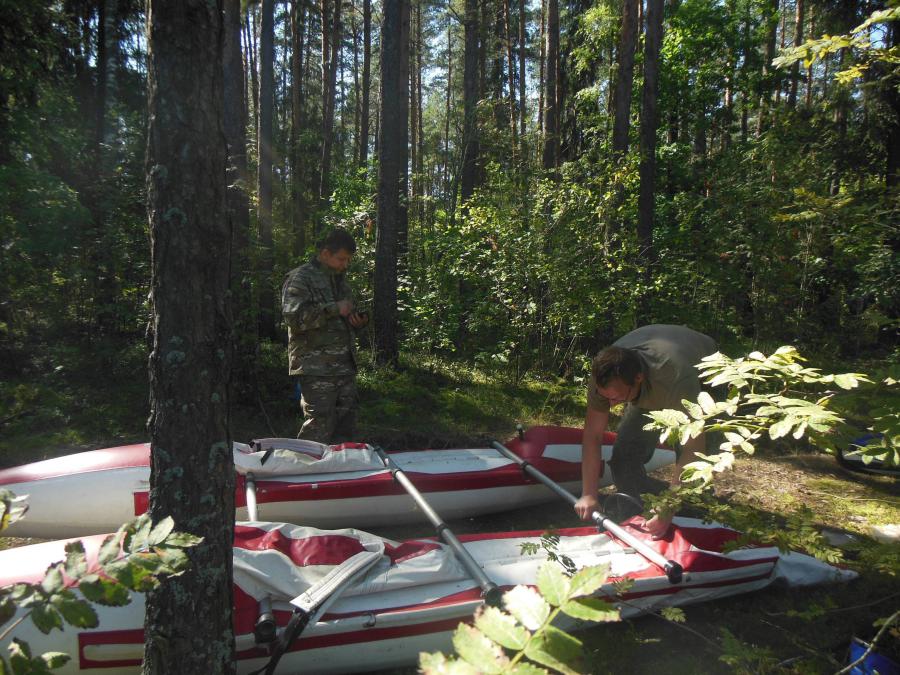 Тритон был собран примерно за три часа - пришлось 2 раза спускать один баллон, так как внутреннию камеру все время перекручивало и трубка для накачивания уходила вовнутрь. Таймень также, традиционно доставил хлопот при сборке, в один момент вызвав у меня лёгкую истерику