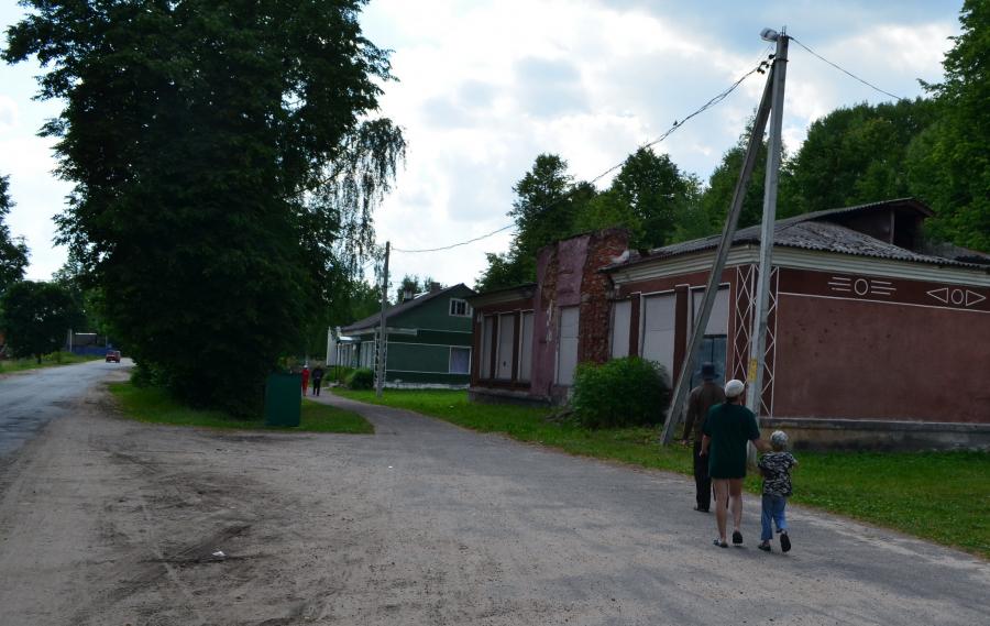 По дороге в местный магазин
