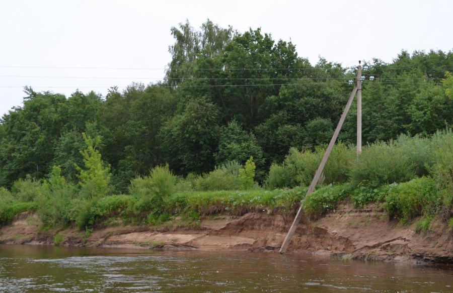 Малость подмыло