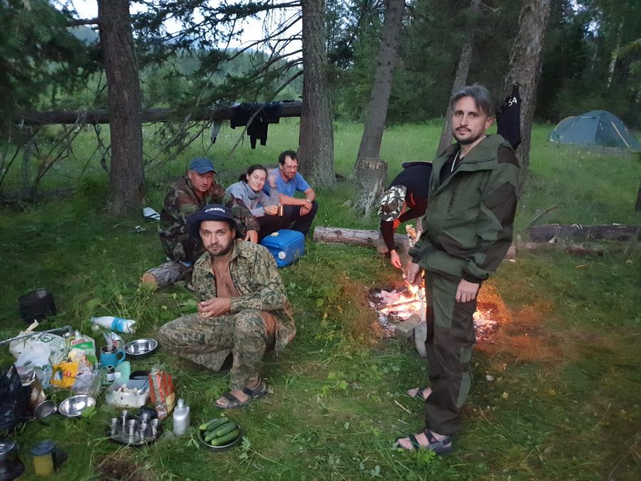 На стоянке близ п. Юстик