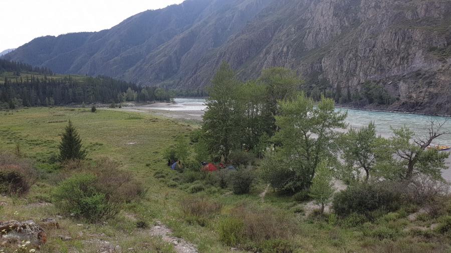 Наш лагерь в устье р. Аргут