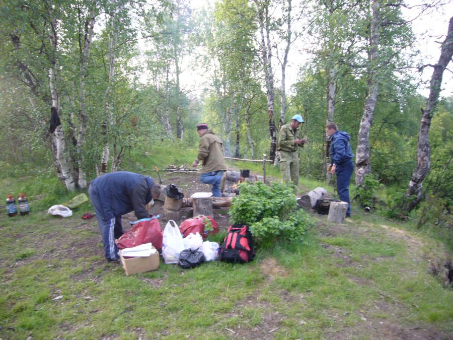В промежутках между сборкой перекусываем