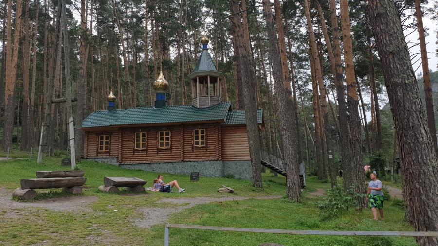 В прибрежном парке Чемала