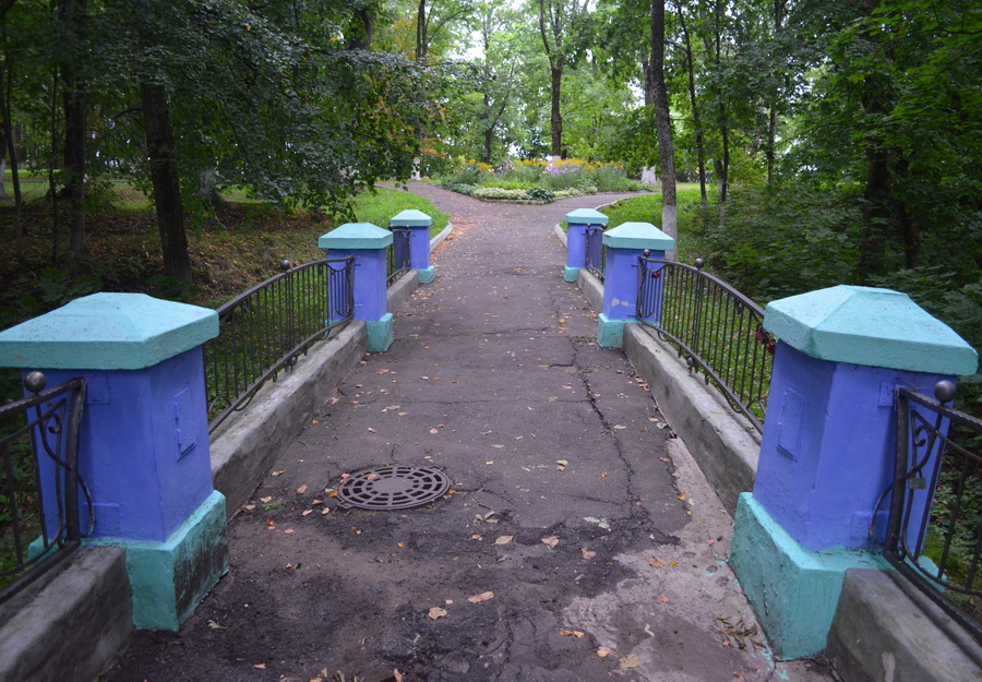 Мостик к замковой горе.