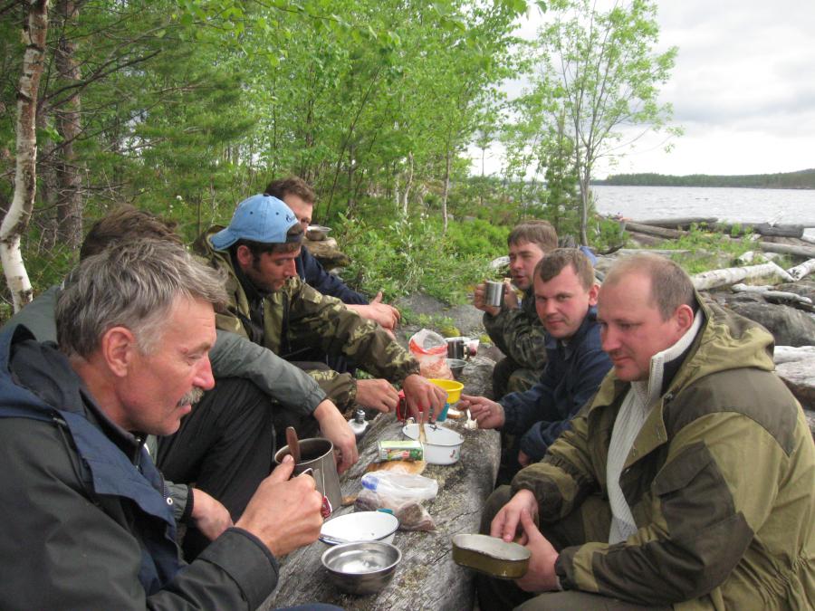 Вот такой стол был у нас на последней стоянке