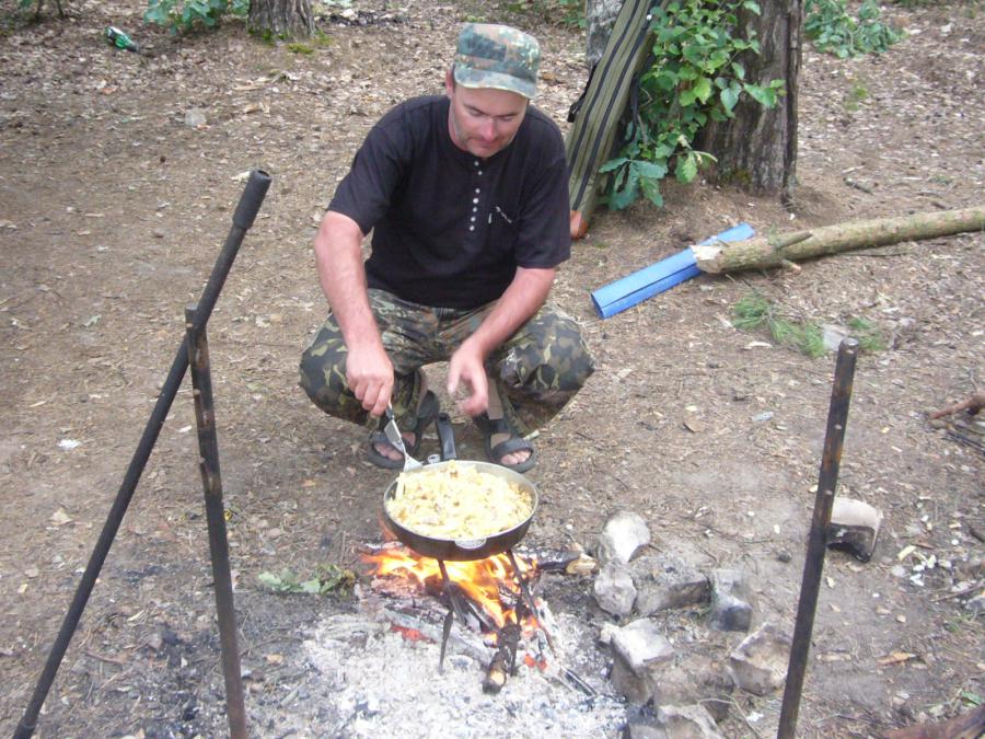 Шеф-повар за работой. Картошка по деревенски.