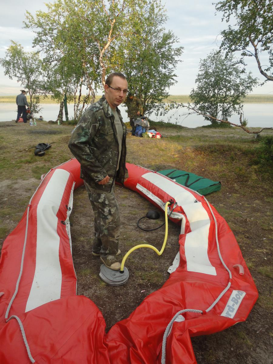 - Посерьезней надо быть товарищи, не на пьянку какую-нибудь собрались, а на ответственное мероприятие.