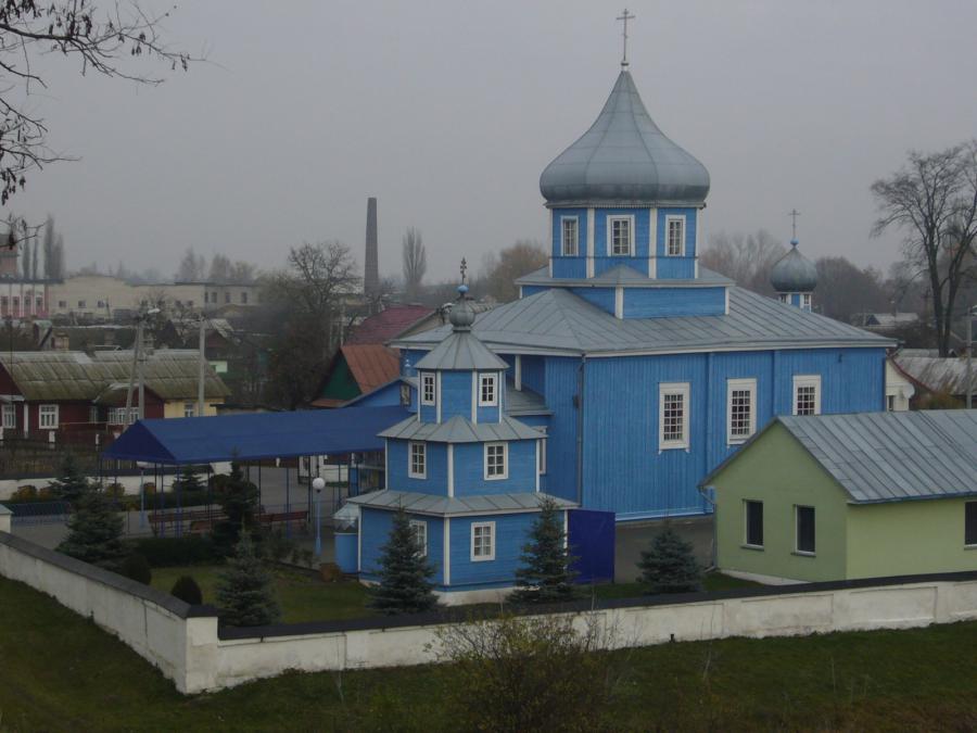 церковь Николая Чудотворца 1750г находятся по правому и левому берегу соответственно перед мостом через р. Мухавец